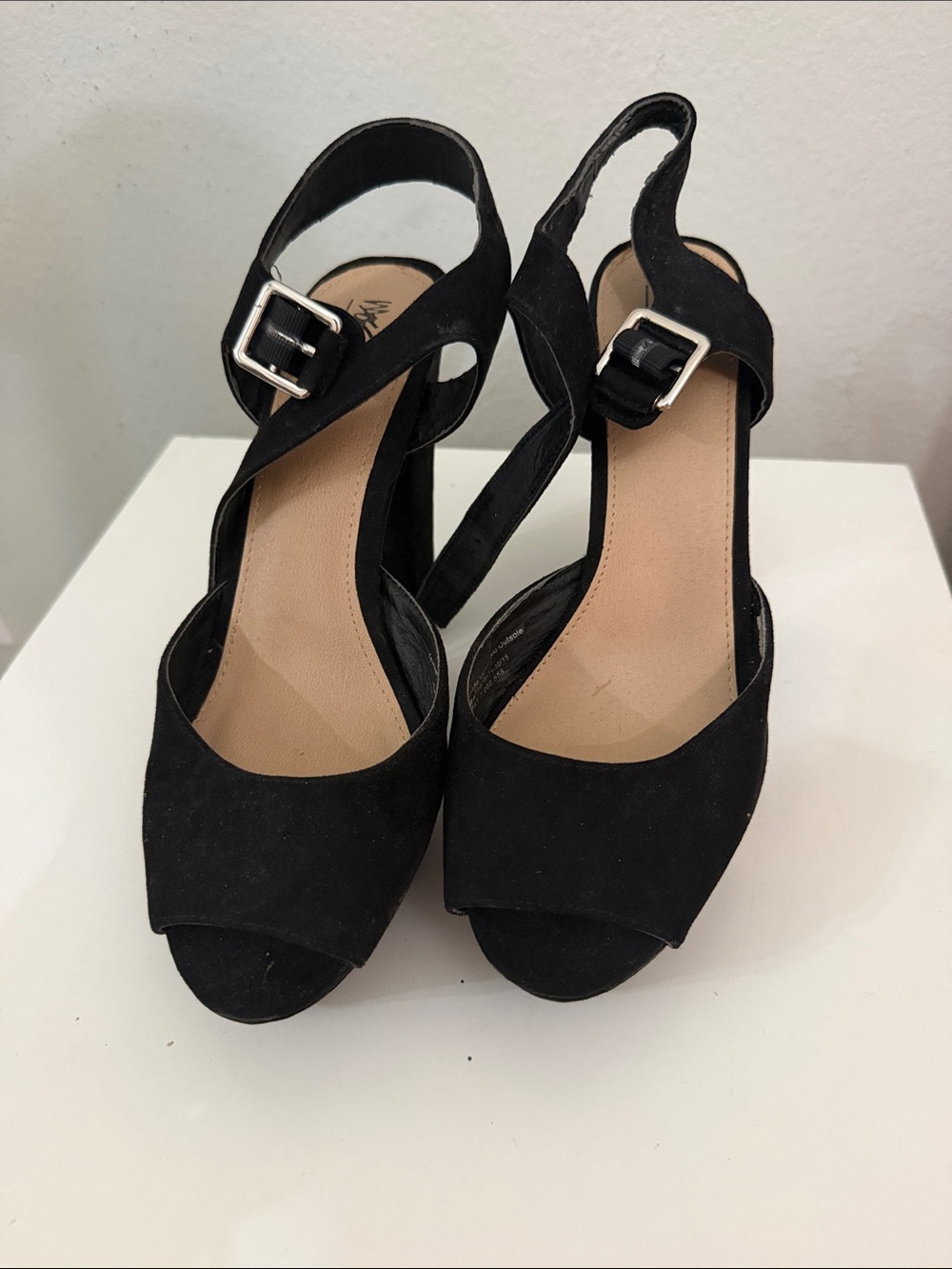Mossimo - Heels - Picture 2 of 7